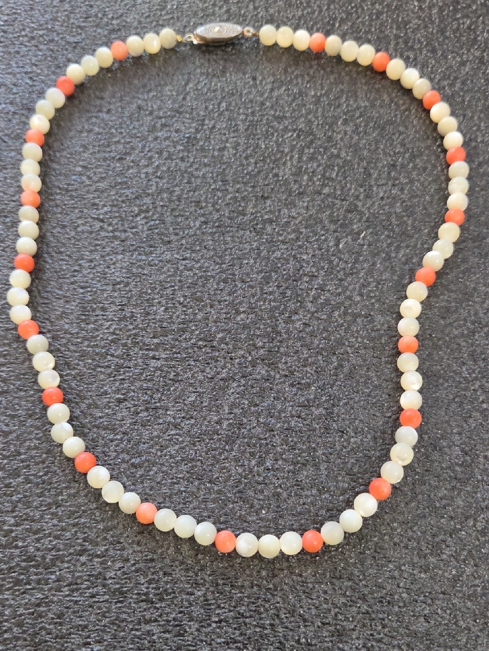 Vtg Salmon Pink & White Round Bead Statement Necklace